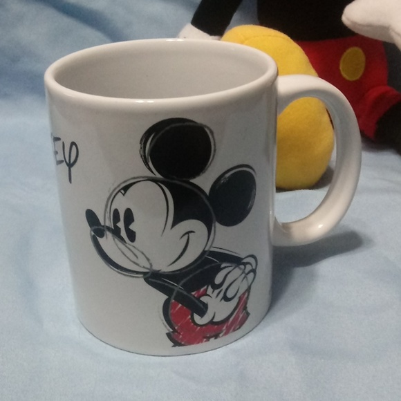 Mickey Mouse plush and mug - Picture 3 of 8